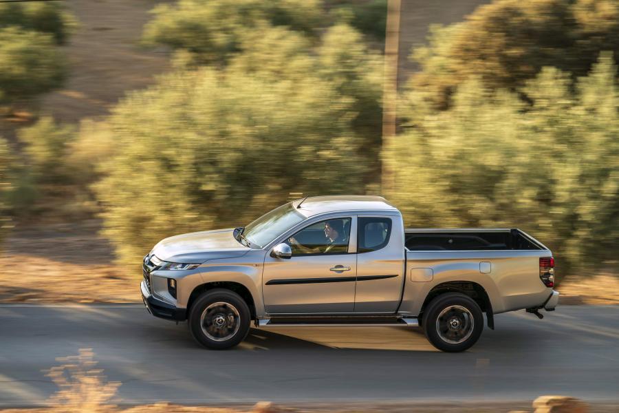  Mitsubishi L200 Club Cab 2019 года  (WW) (фото 4 из 9)